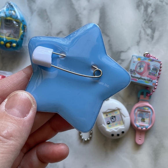 Bandai - Tamagotchi GASHAPON Keychain/badge LOT - Picture 7 of 11